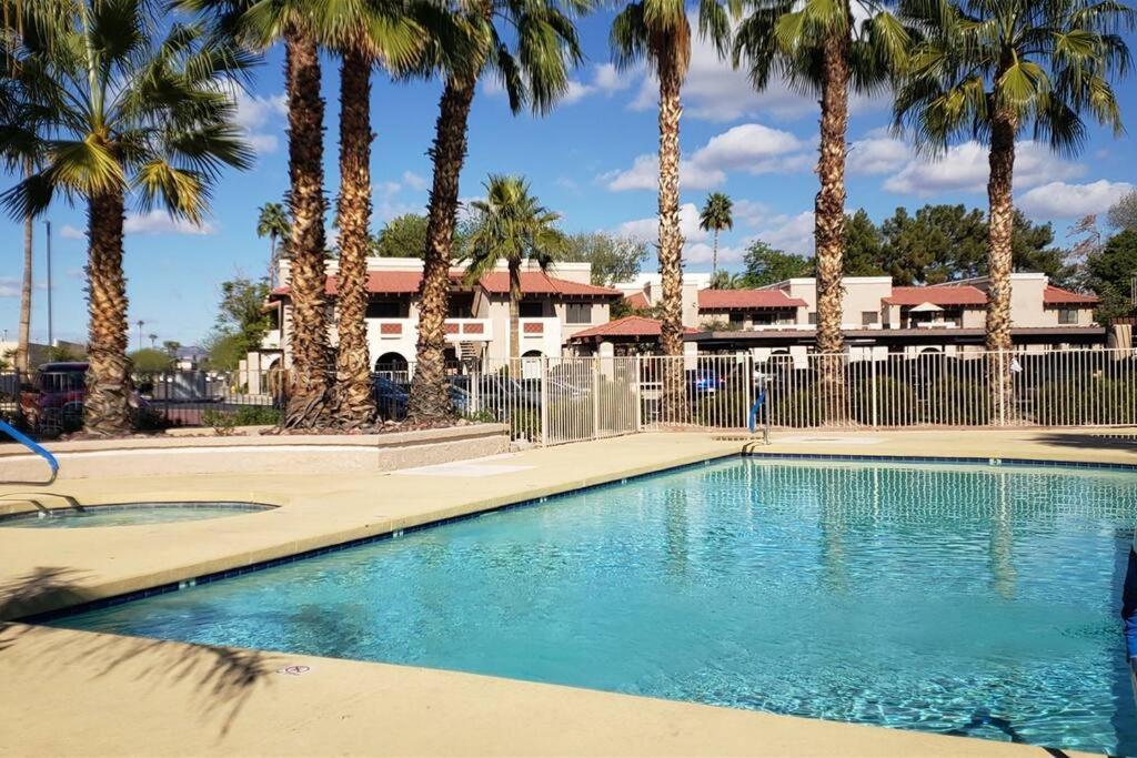 Condo With Heated Pool, Hot Tub, Near Walking Paths Glendale Eksteriør bilde